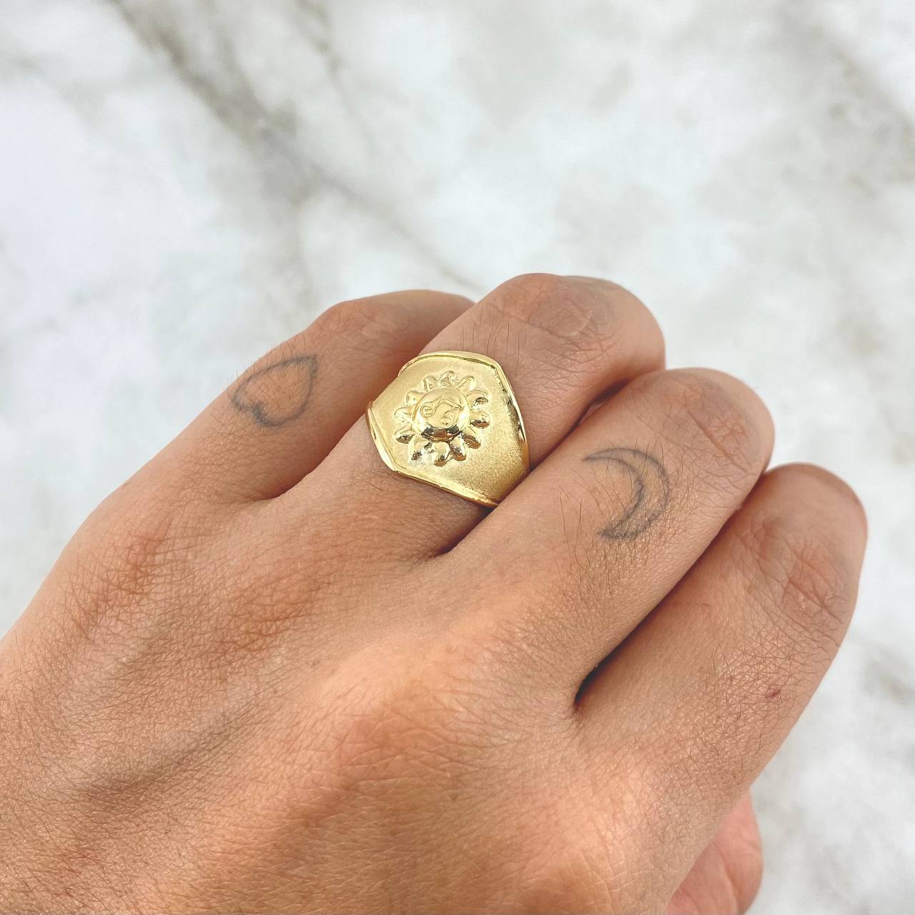 Anillo Sello Sol 2gr / T7 / Mate Texturizado Oro Amarillo ©
