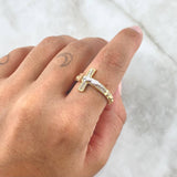 Anillo Cristo INRI 4.25gr / T8 1/4 / Esferas Circones Blancos Tres Oros ©