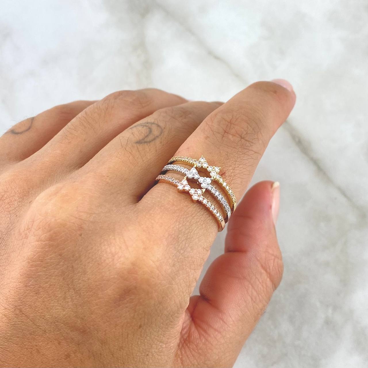 Anillo Trio De Moños 3.95gr / T7 1/4 / Circones Blancos Tres Oros
