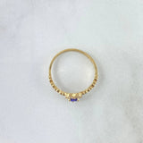 Anillo Solitario Linea de Corazones 2.5gr / T8 1/4 / Circones Blancos Y Morado Oro Amarillo