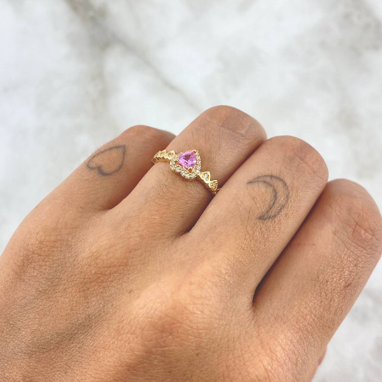 Anillo Solitario Linea de Corazones 2.4gr / T6 1/2 / Circones Blancos Y Rosa Oro Amarillo