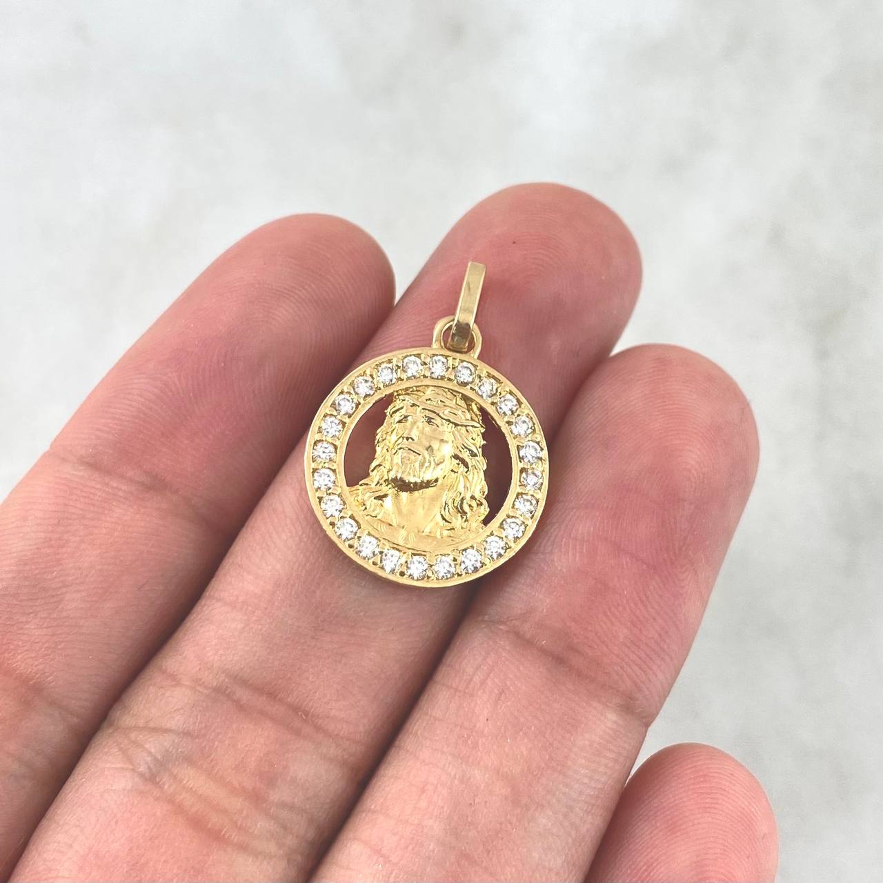 Dije Rostro Jesús 2.6gr / 2.3cm / Circular Circones Blancos Oro Amarillo