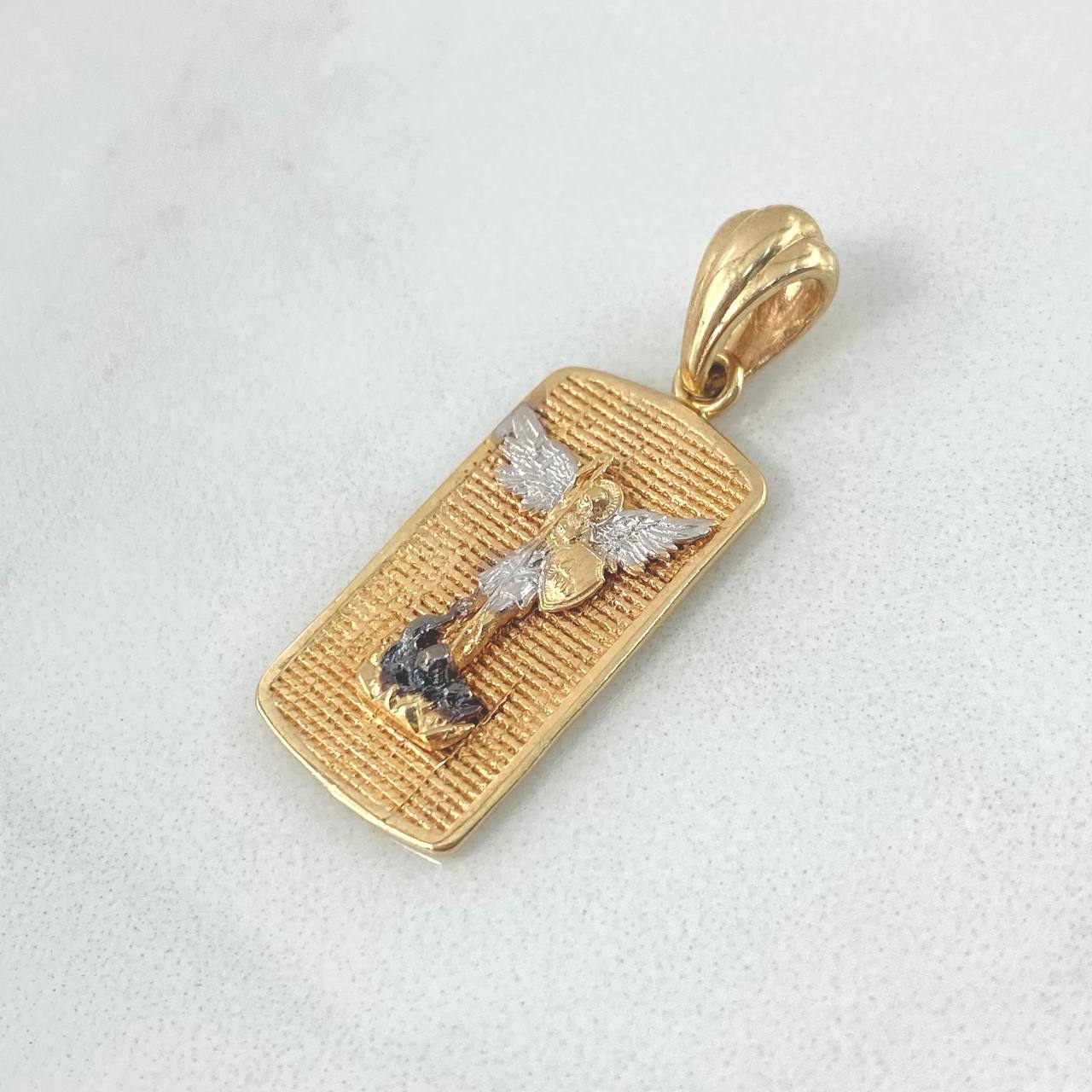 Dije Placa San Miguel Arcángel 5.05gr / 3.4cm / Dos Oros Amarillo Blanco