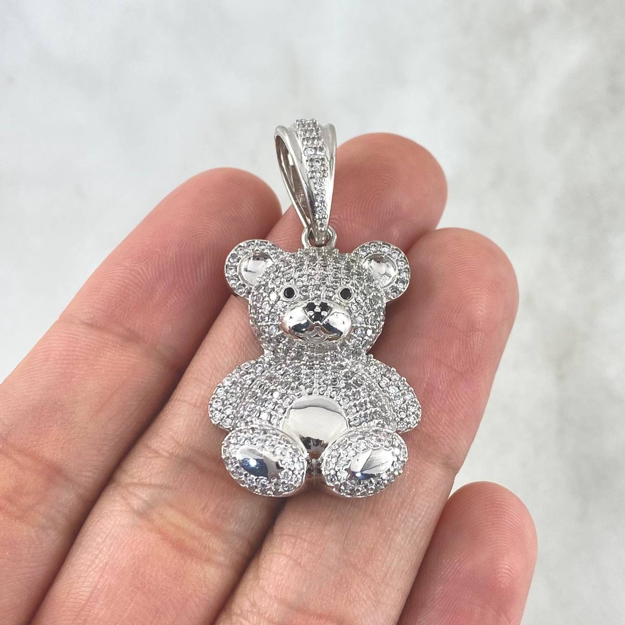 Dije Oso 8.45gr / 4cm / Circones Negros Y Blancos Oro Blanco