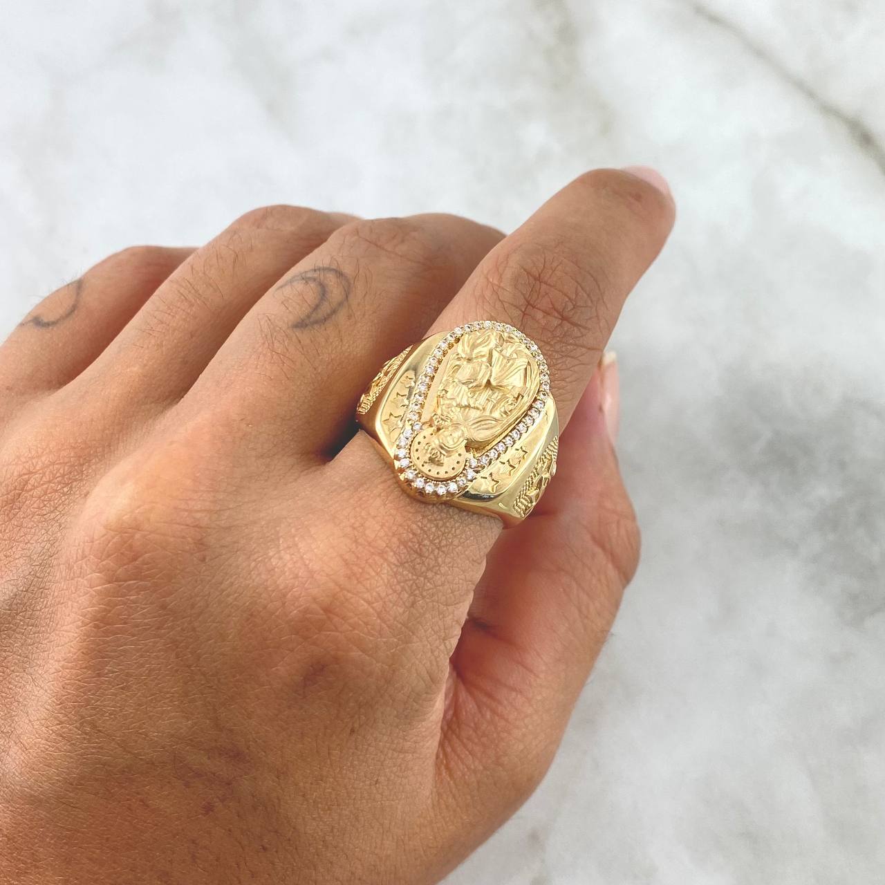 Anillo Virgen Del Carmen 14.6gr / T9 1/2 / Circones Blancos Oro Amarillo ©