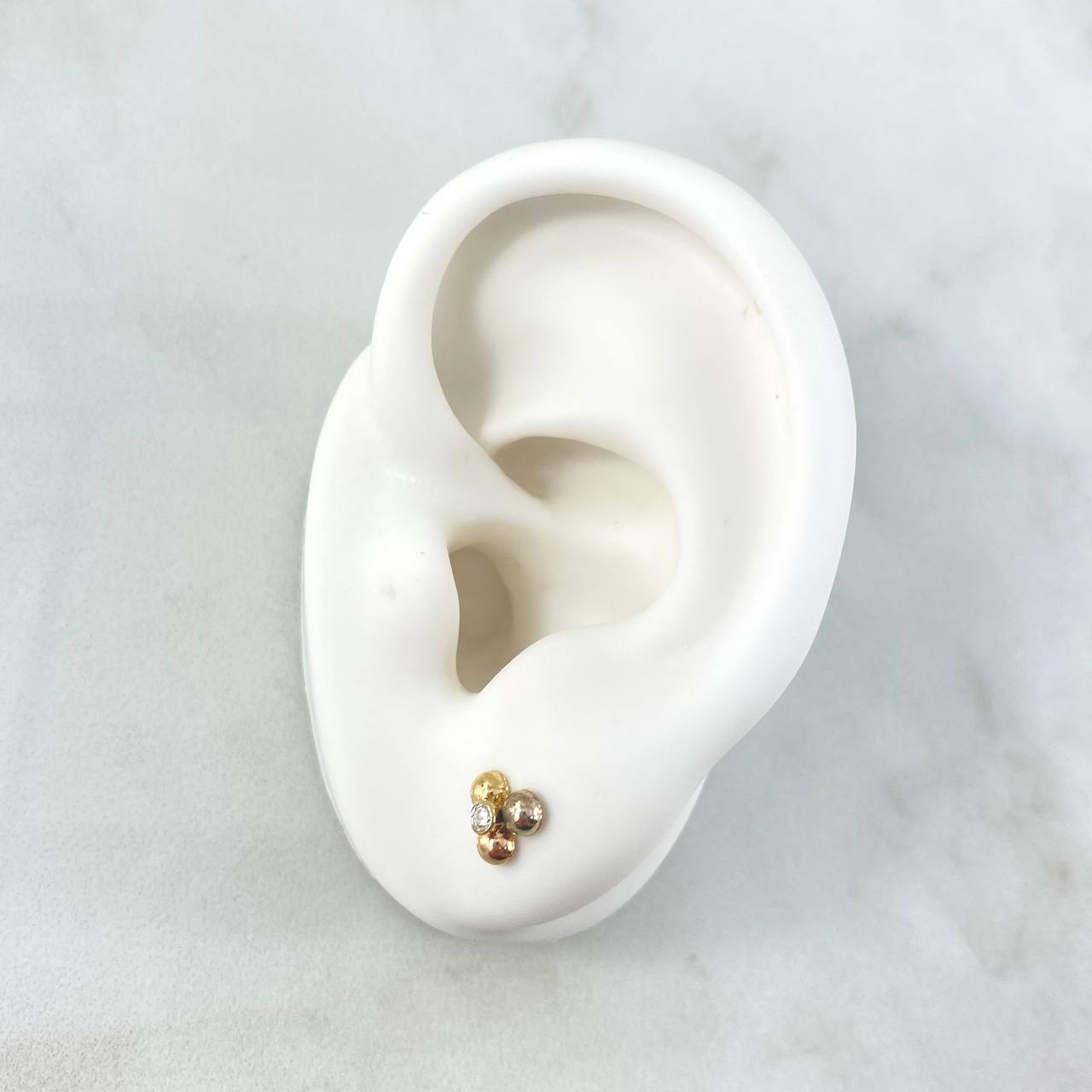Topos Trio de Bolas 0.7gr / 6mm Circon Blanco Oro Amarillo