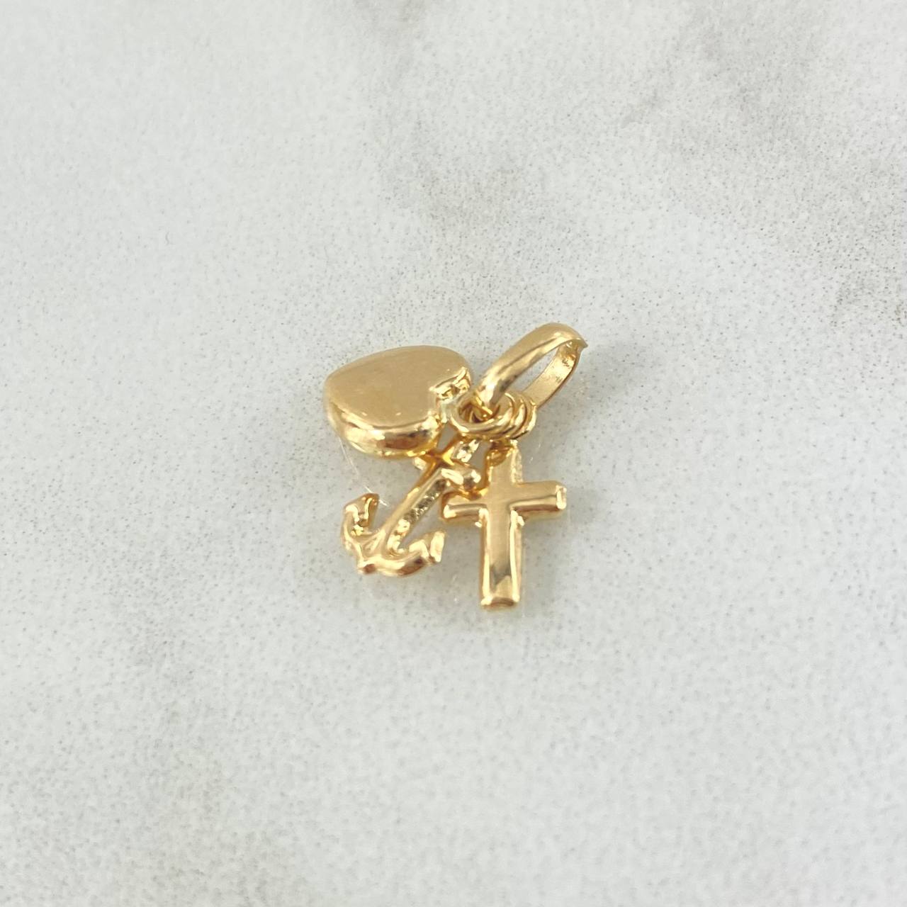 Dije Tres Gracias 0.55gr / 1.5cm / "Cruz- Corazón-Ancla" Oro Amarillo 18K ©