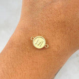Herraje Letra M 0.5gr / 1.5cm / Circulo Bordeado Oro Amarillo 18K *