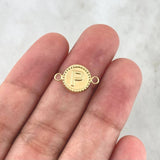 Herraje Letra P Mate 0.6gr / 1.7cm / Circulo Bordeado  Oro Amarillo 18K *