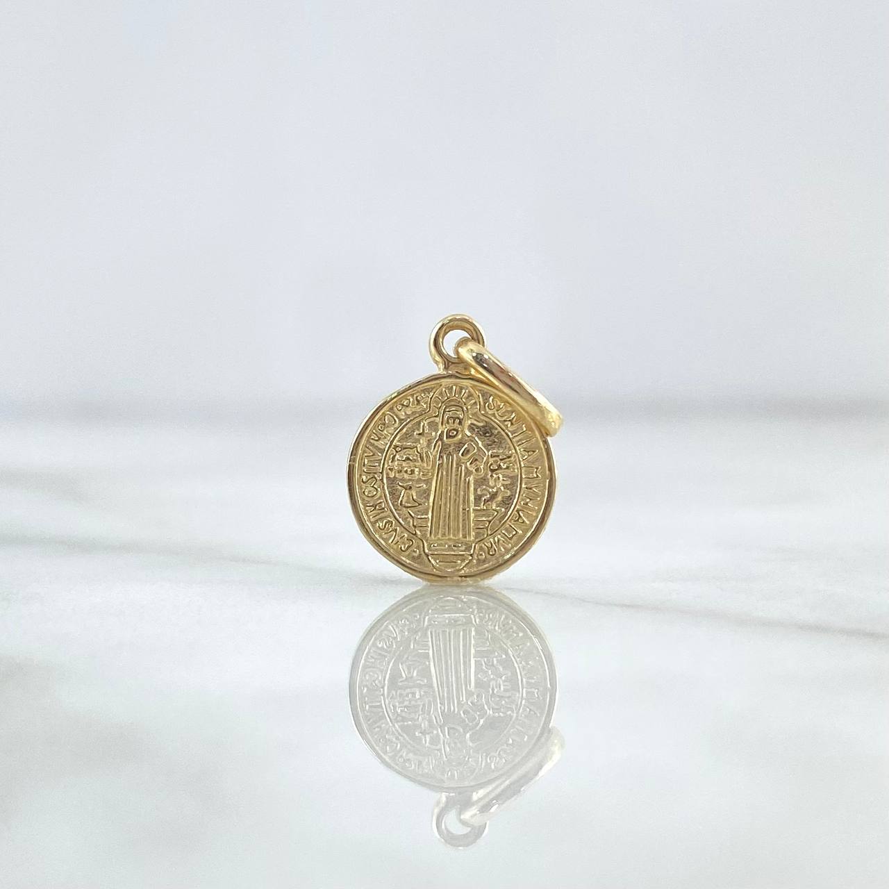 Dije San Benito 0.85gr / 1.8cm / Medalla Plana Oro Amarillo