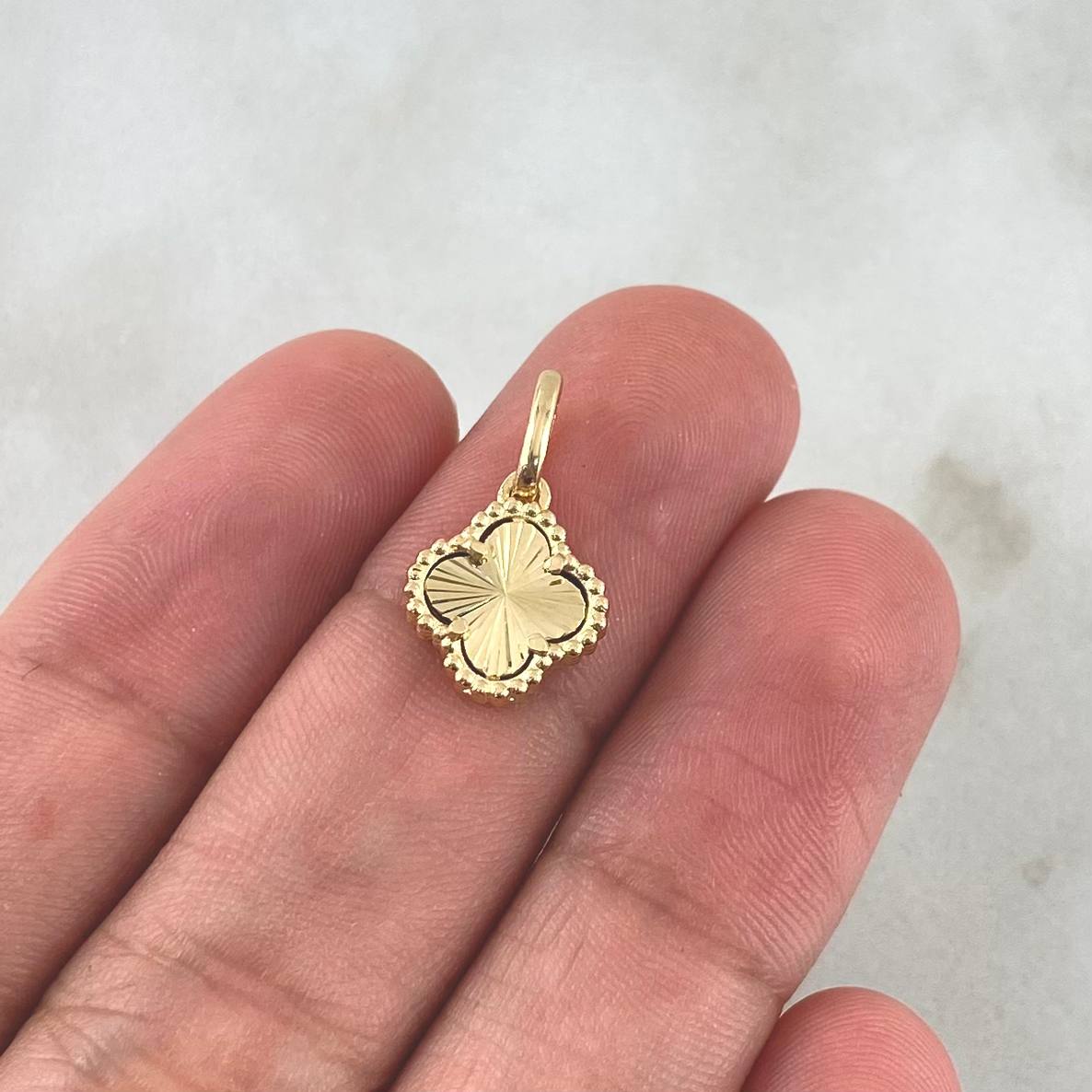 Dije Trebol VCyA 1.35gr / 1.8cm / Diamantado Punteado Oro Amarillo Nac.Esp. 18K ©