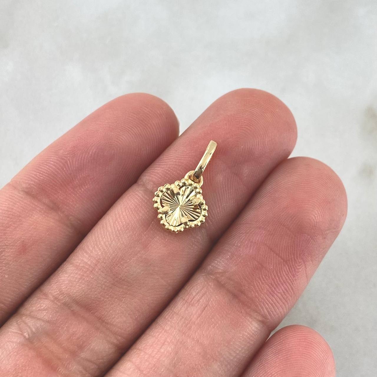 Dije Trébol VCyA 1.05gr / 1.5cm-8mm Diamantado Punteado Oro Amarillo Nac.Esp.