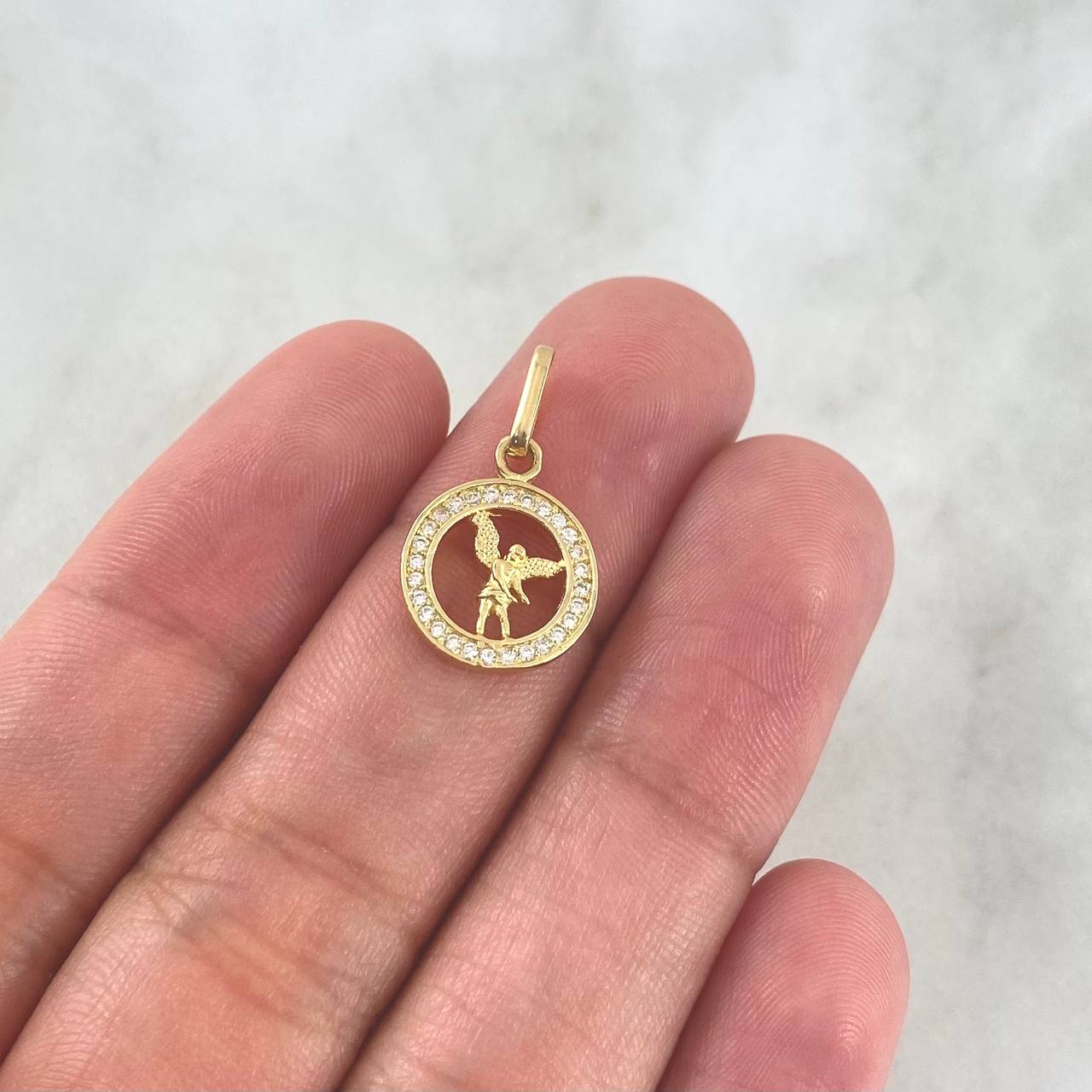 Dije San Gabriel Circular Tupido 1.05g / 2cm Oro Amarillo 18K