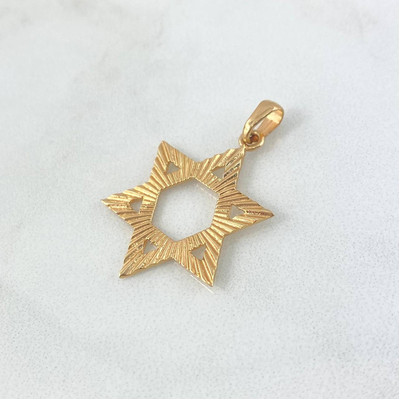 Dije Estrella de David 2.15gr / 3.2cm / Diamantada Oro Amarillo