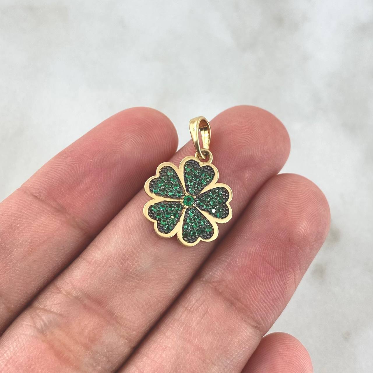 Dije Trébol 1.45gr / 2cm / Circones Verdes Oro Amarillo
