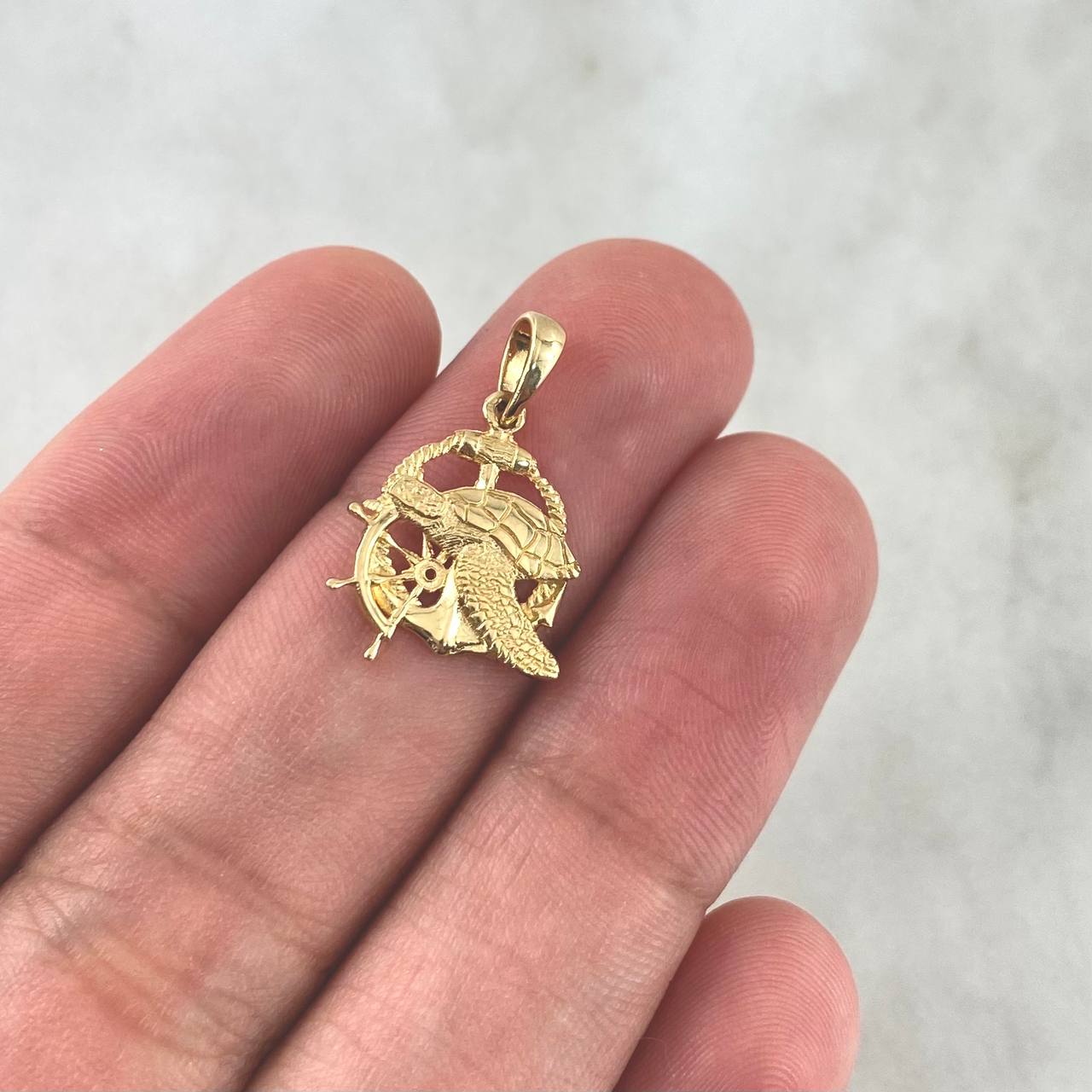 Dije Tortuga Ancla Timon 1.5gr / 1.8cm / Texturizado Oro Amarillo 18K (Oferta) ©