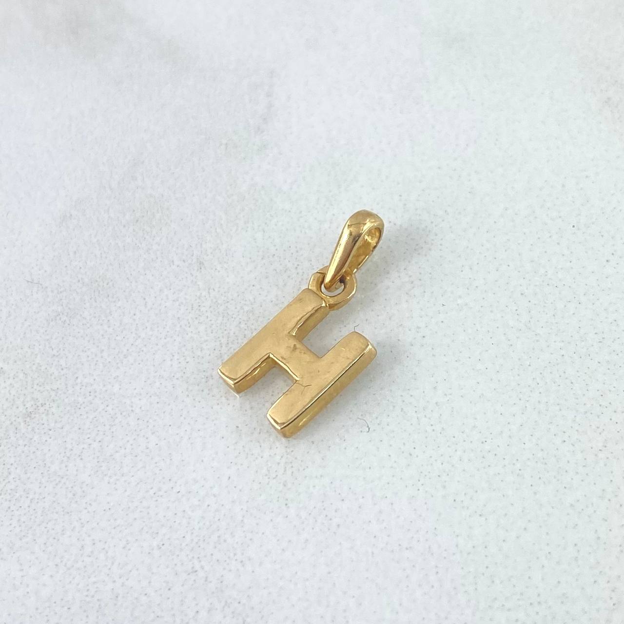 Dije Letra H Lisa 0.65gr / 1.4cm / Oro Amarillo