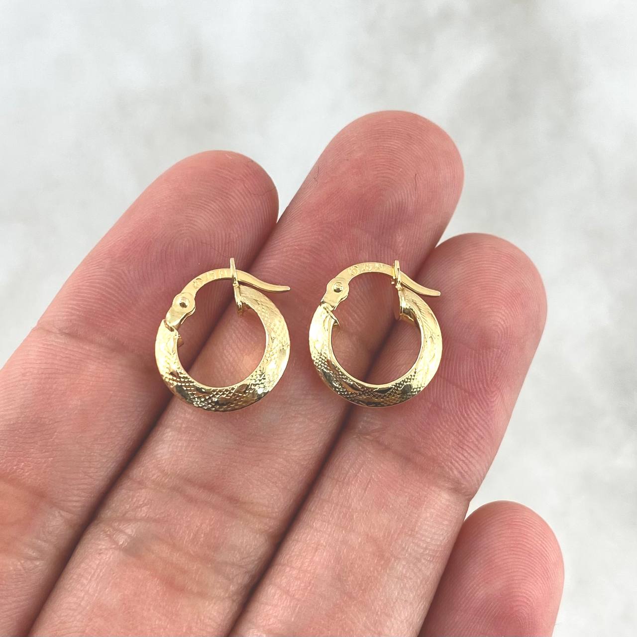 Candongas Ciri 1.15gr / 1.4cm / Puntos Orientales Oro Amarillo *