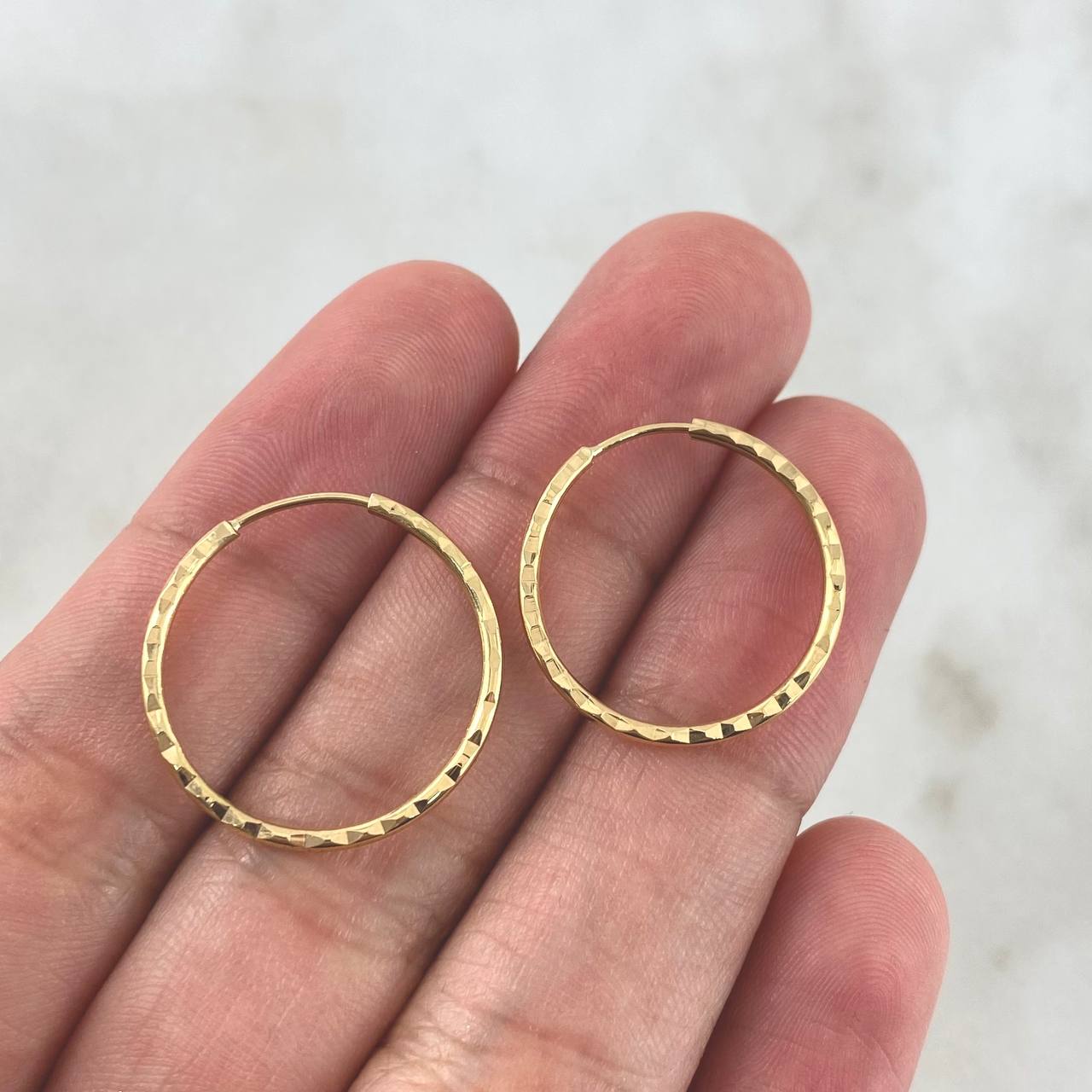 Candongas Aro Rayado 0.95gr / 1.8cm / Oro 18K *