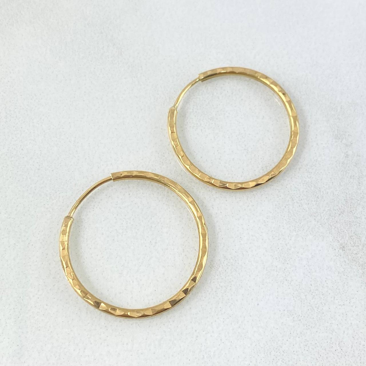 Candongas Aro Rayado 0.95gr / 1.8cm / Oro 18K *