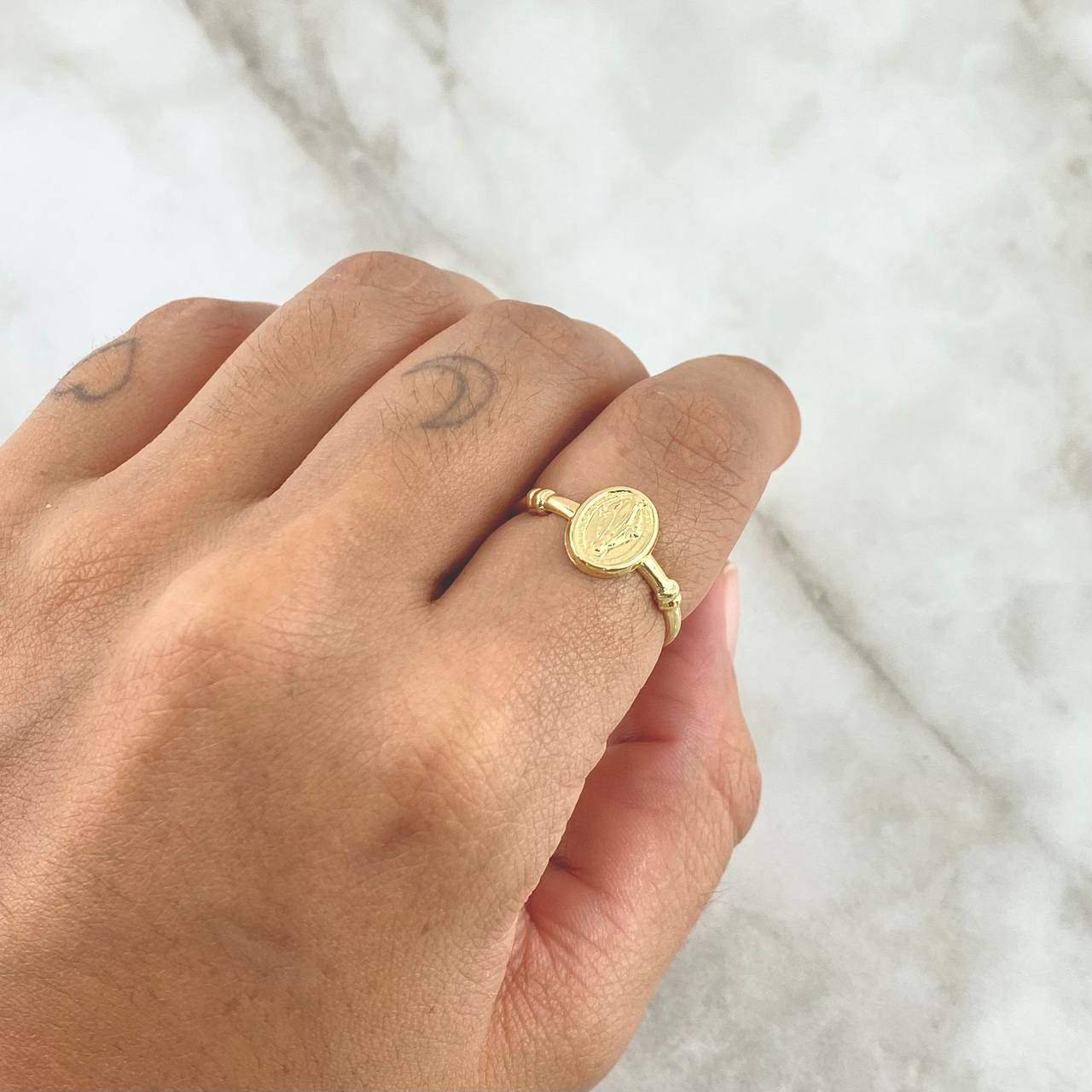 Anillo Virgen Milagrosa 1.2gr / T5 3/4 / Nudo Liso Oro Amarillo
