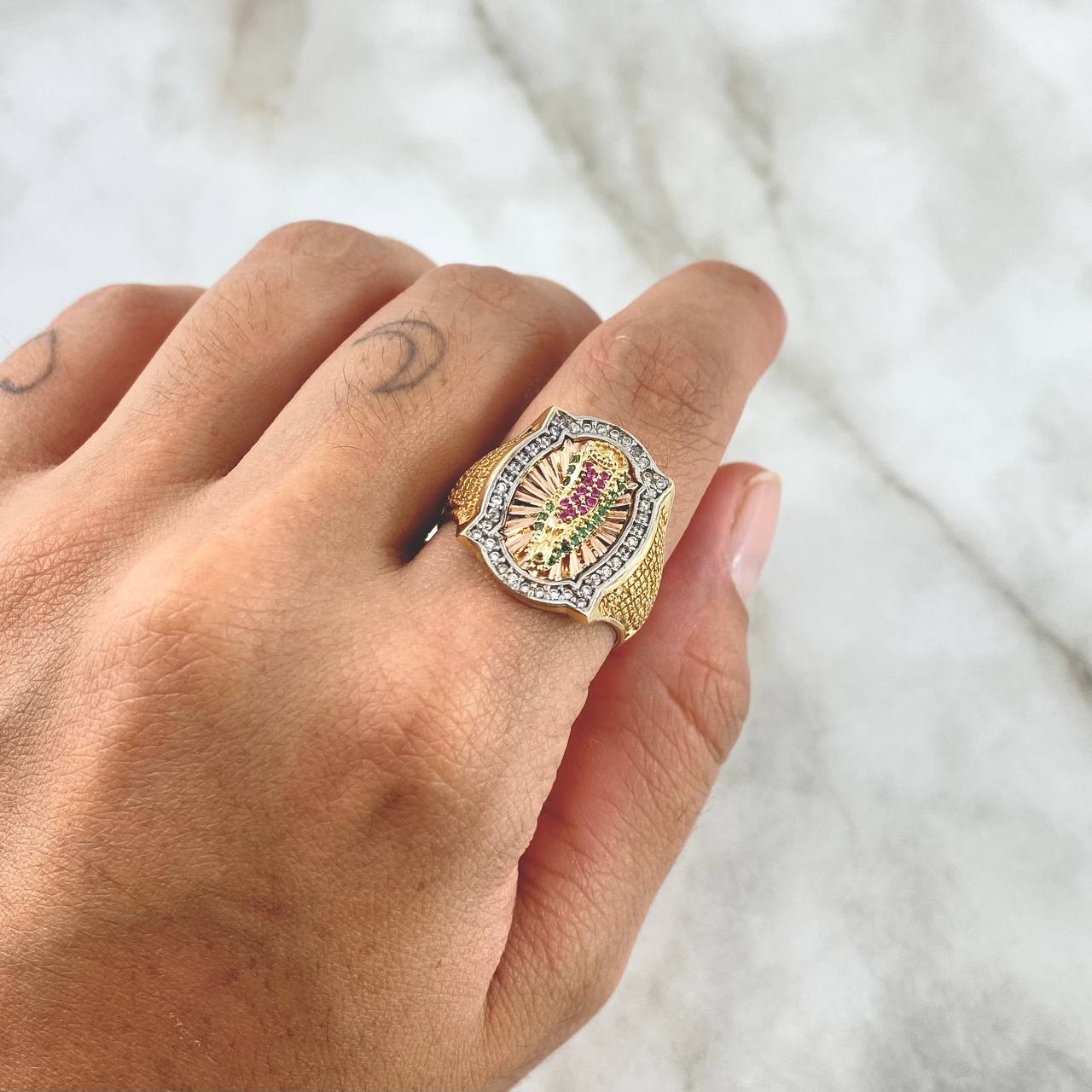 Anillo Virgen Guadalupe  9.5gr / T 9 1/2 / Circones Blancos Verdes Fucsias Oro Amarillo *