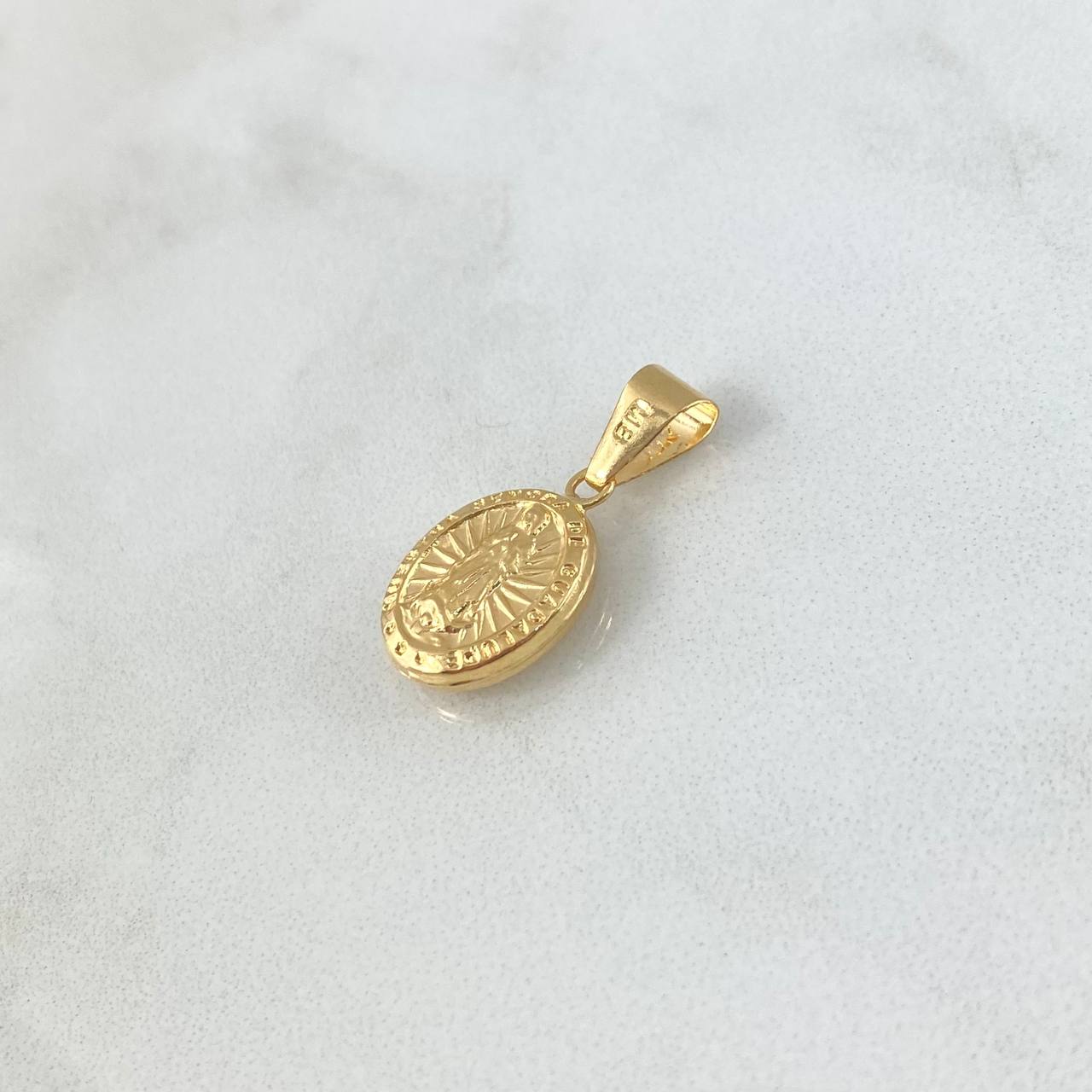 Dije Virgen Guadalupe 0.8gr / 2.2cm / Troquelado - Cargador Liso Oro Amarillo