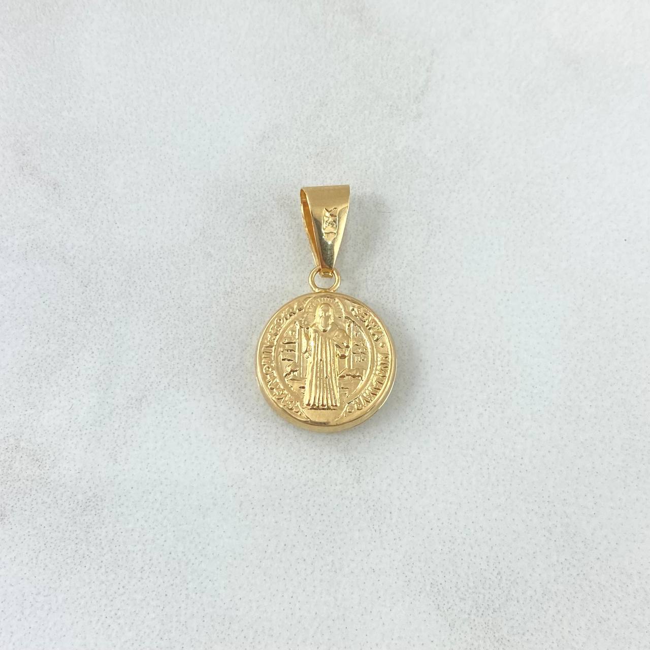 Dije San Benito 0.7gr / 2cm / Troquelado - Cargador Liso Oro Amarillo