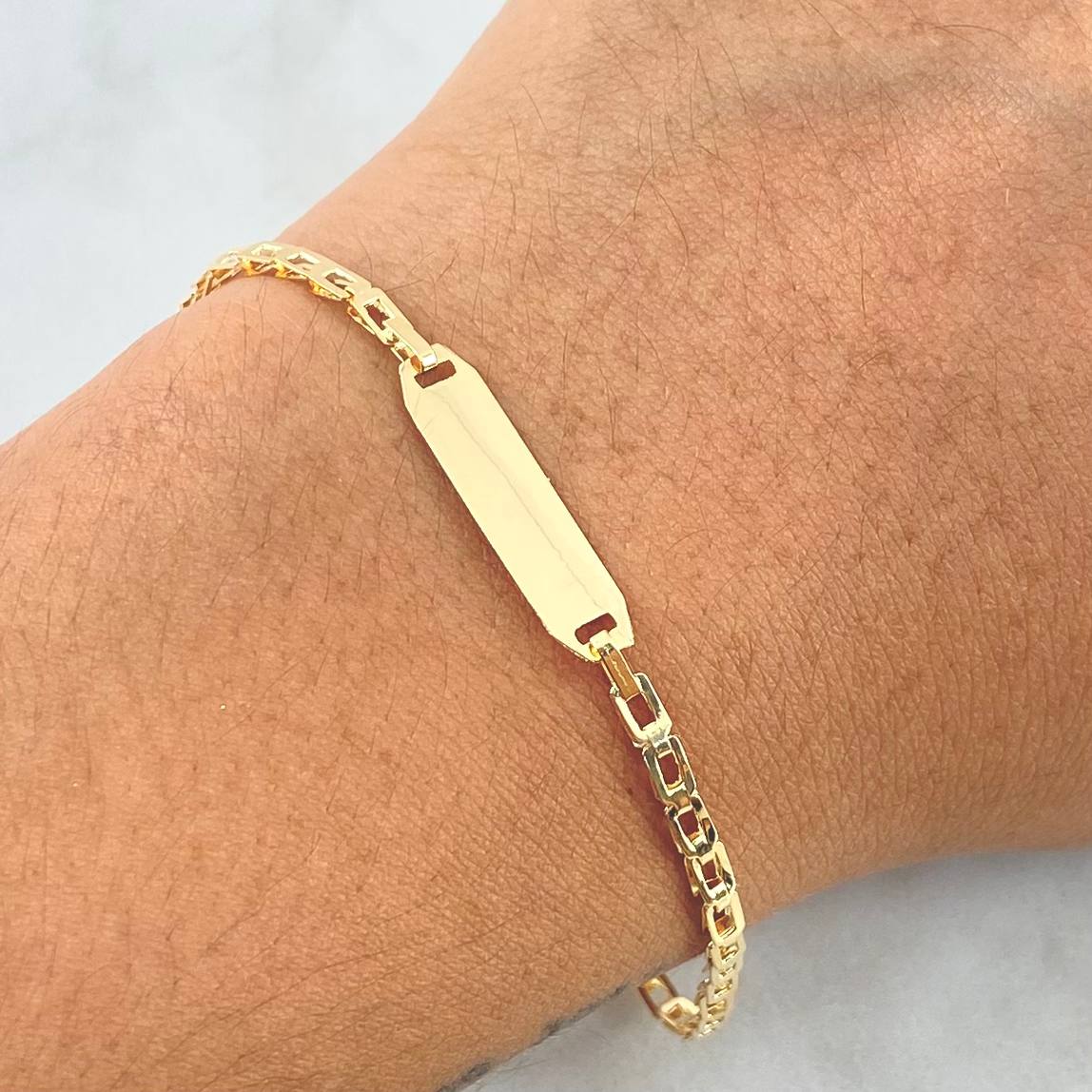 Pulso Pluribroche 1.85gr / 15cm / 2.5mm Placa Lisa Oro Amarillo