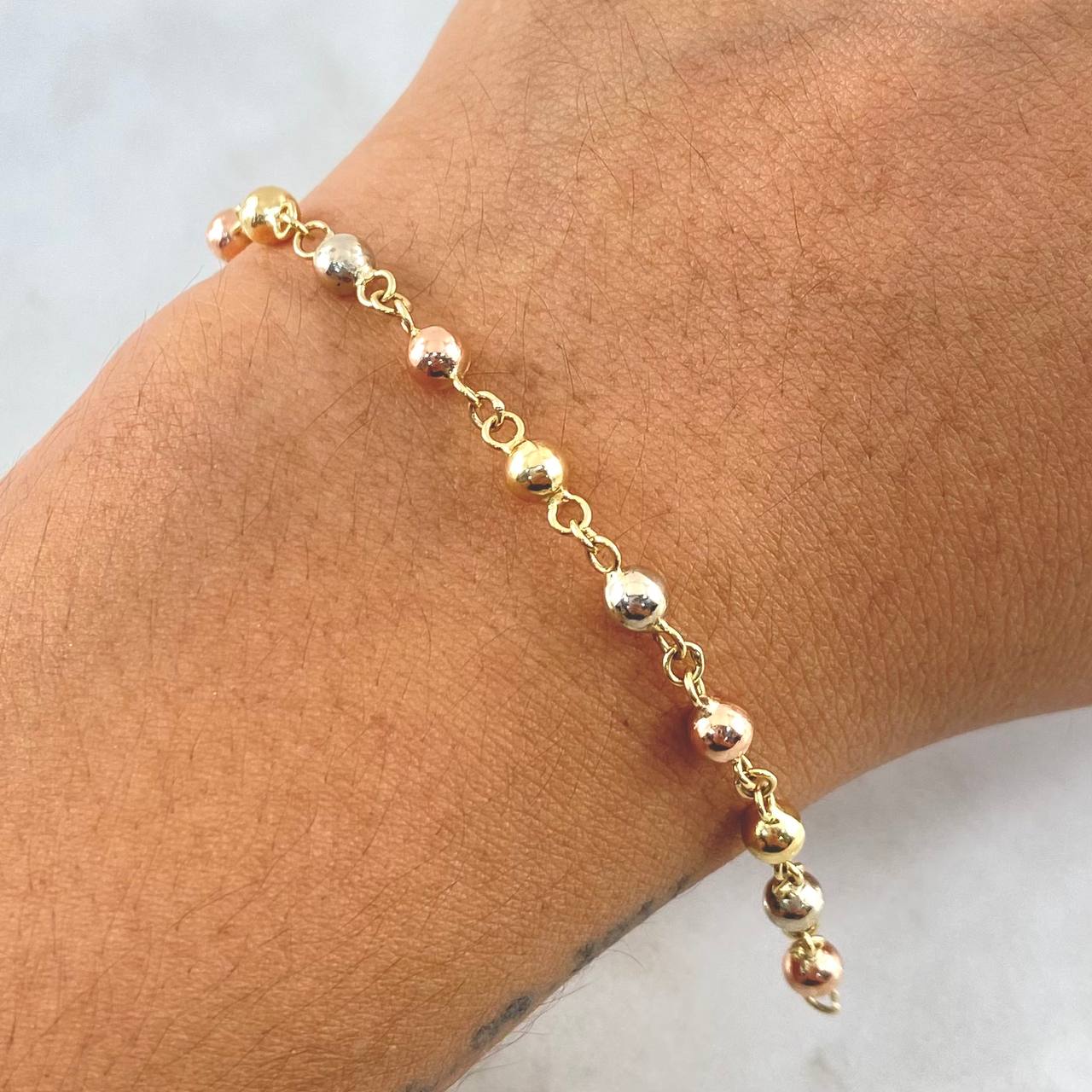 Tobillera Tipo Militar 4.2gr / 24cm / 4mm Bola Lisa Tres Oros 18K *