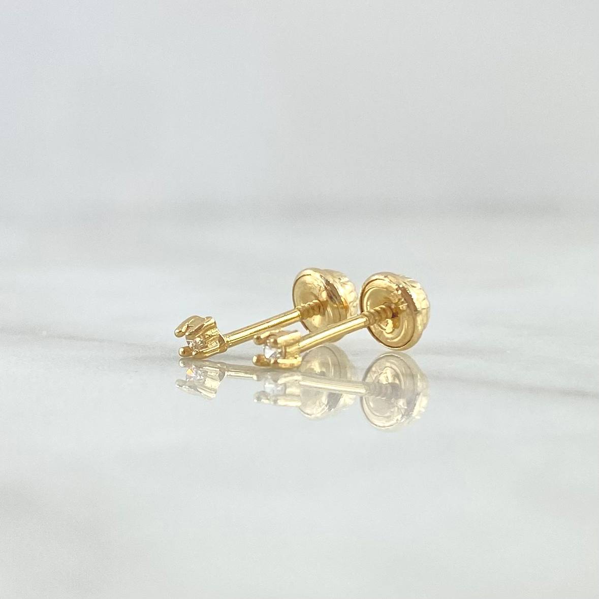 Topos Caja 0.6gr / 2.5mm Diamantes Blancos 0.5pts Oro Amarillo 18K (Joya) ©