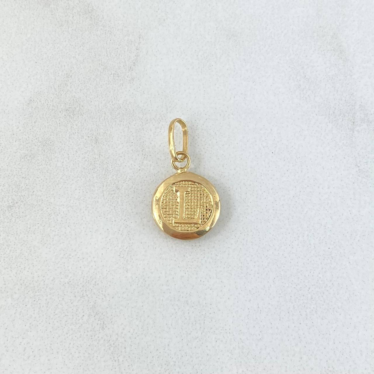 Dije Letra L 0.45gr / 1.6cm / Circulo Texturizado Oro Amarillo 18K ©