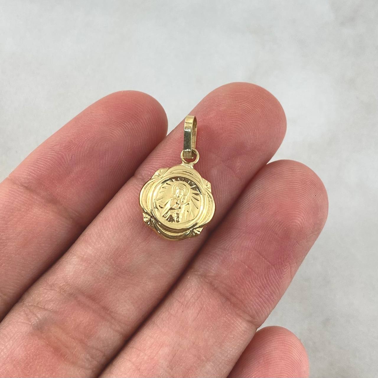 Dije Virgen Del Carmen 0.75gr / 2cm / Marco Floreado Oro Amarillo 18K
