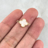 Herraje Trébol VCyA 0.65gr / 1.5cm / Blanco Perla Electrostático Punteado Oro Amarillo 18K ©