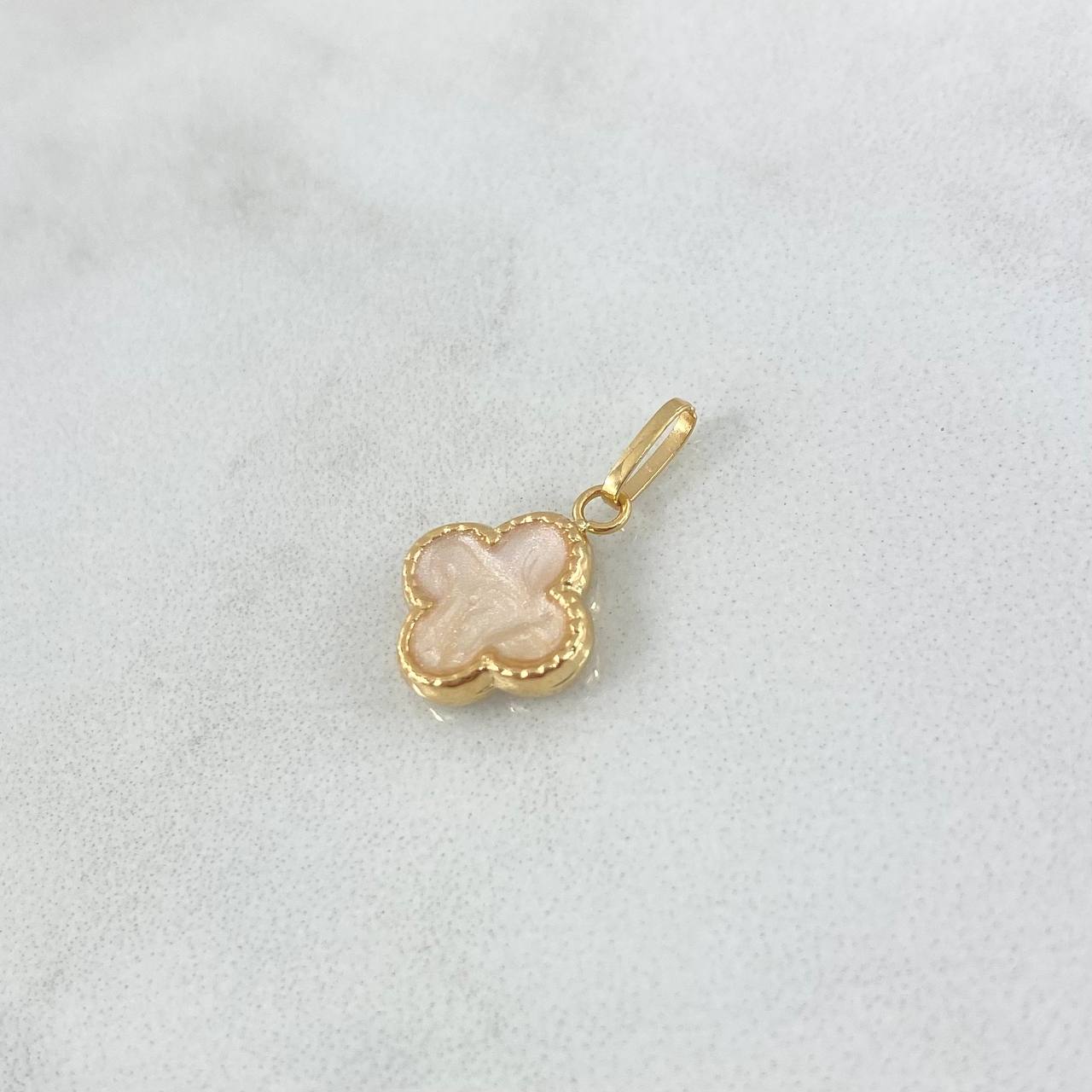 Dije Trébol VCyA 0.6gr / 1.6cm / 10mm Dorado Perla Electrostático Punteado Oro Amarillo 18K ©