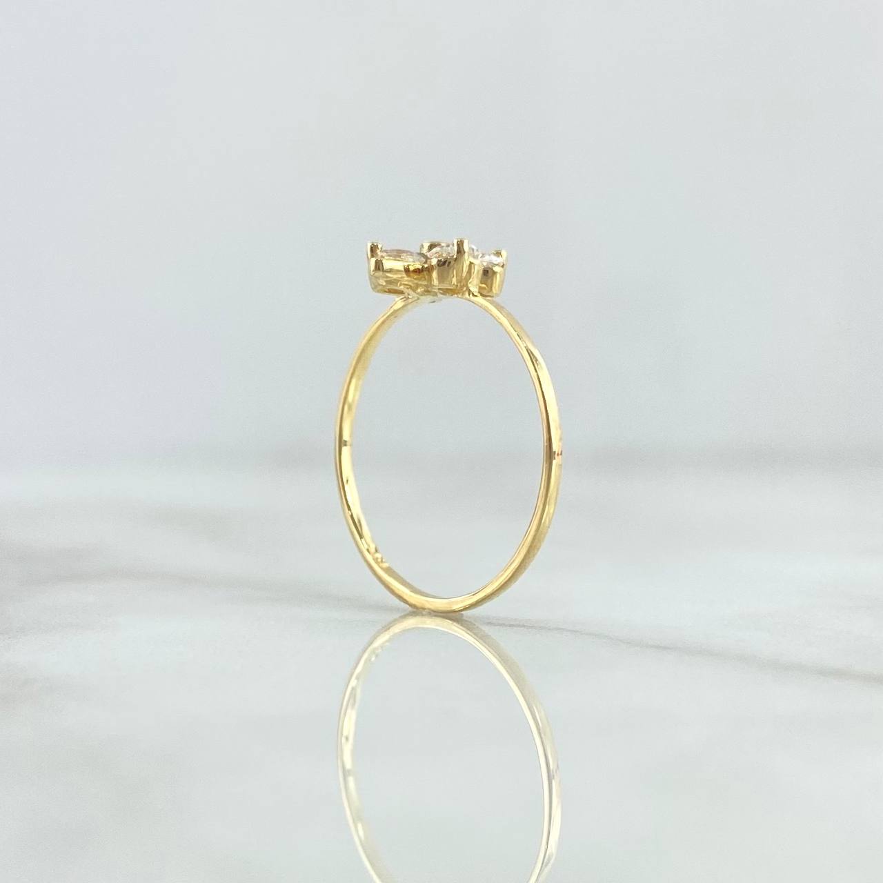 Anillo Trebol 1.25gr / T5 1/2 / Circones Blancos Oro Amarillo 18K *