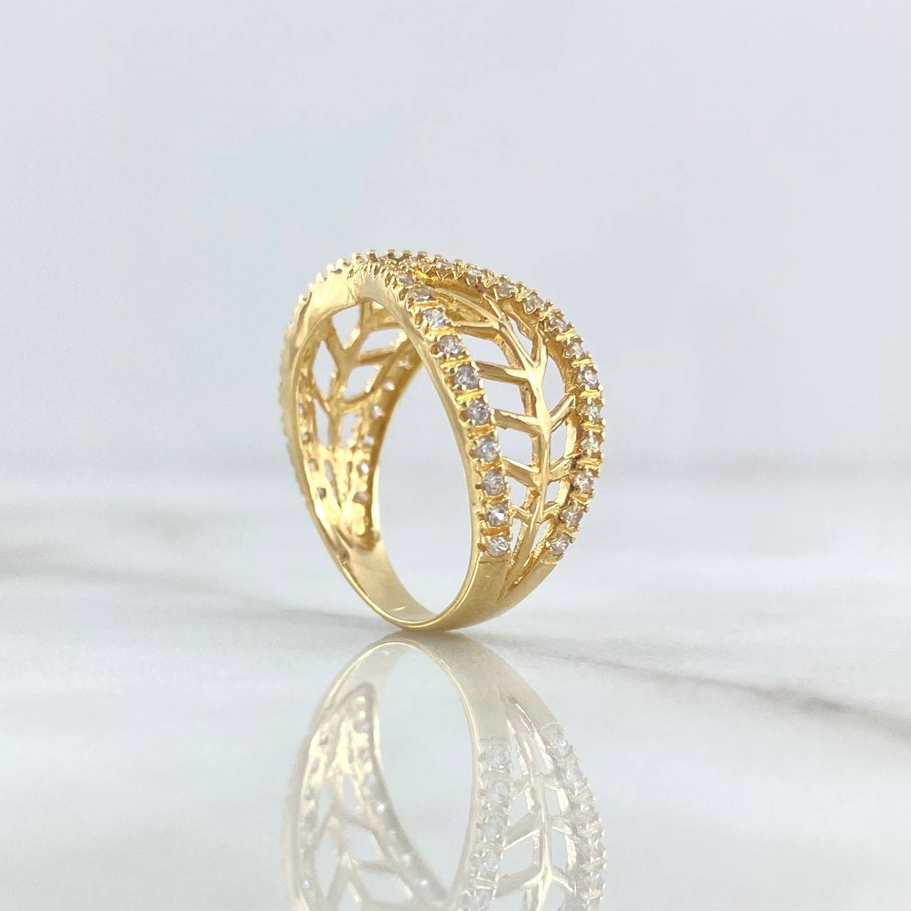 Anillo Abrazo Hojas 3.75gr / T7 1/2 / Circones Blancos Oro Amarillo 18K ©