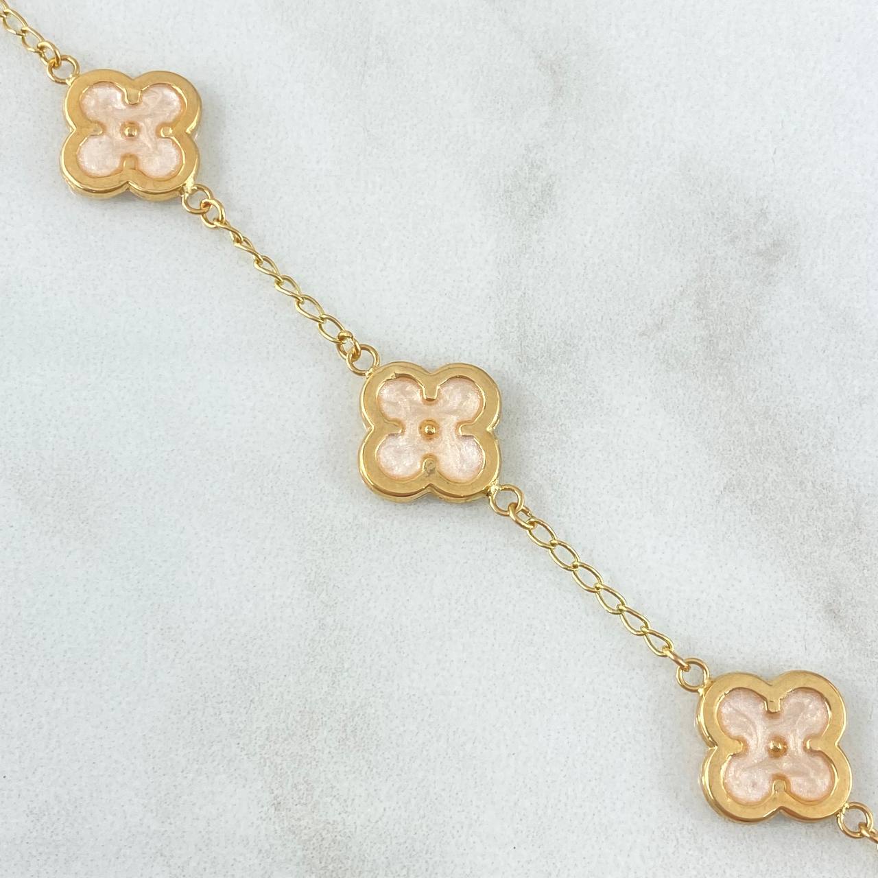Pulso Aro Seguido Trébol VCyA 4.9gr / 18.5cm / 13mm Rosado Perla Electrostático Liso Oro Amarillo 18K ©