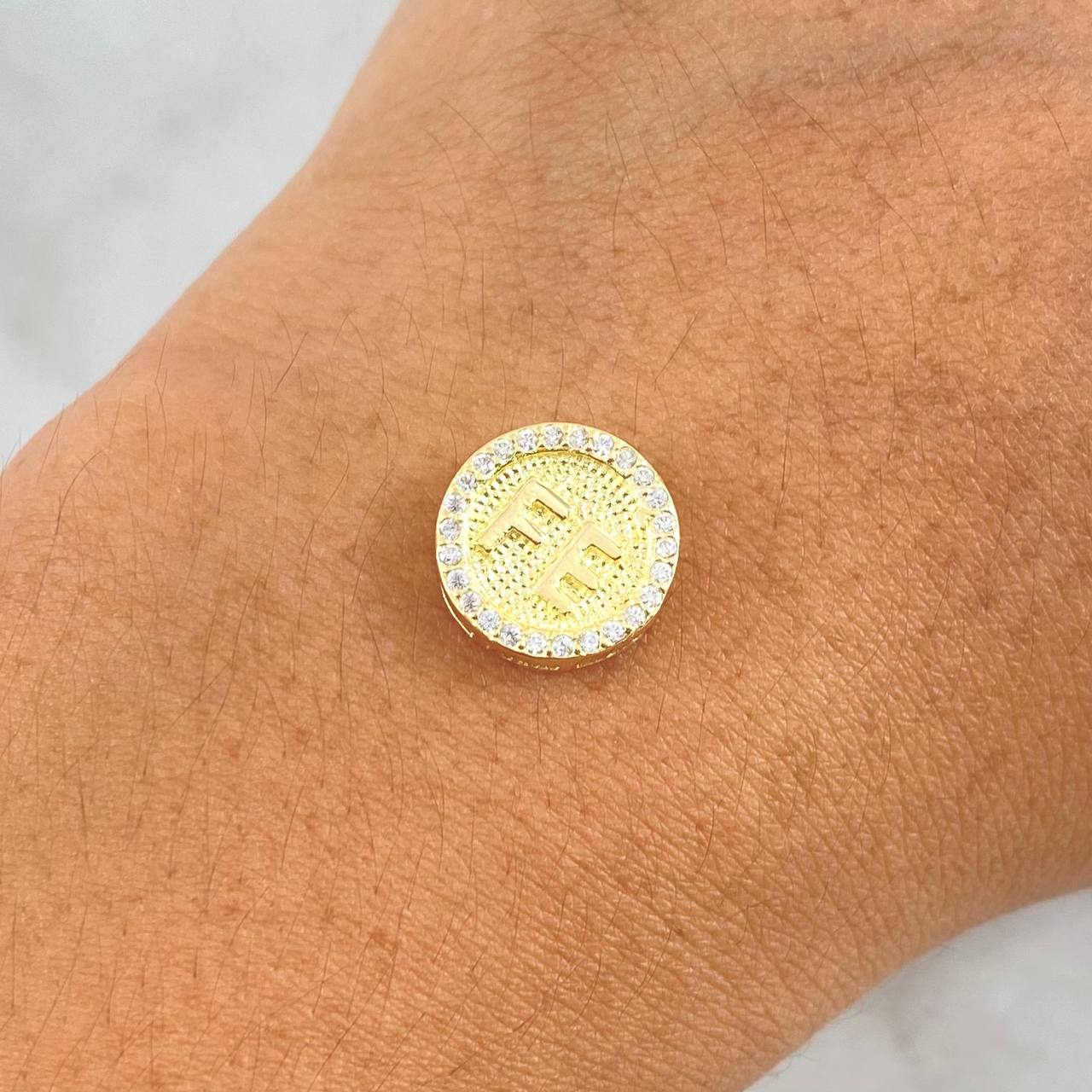 Herraje Fe Tambor 1.45gr / 1.2cm / Circones Blancos - Texturizado Oro Amarillo 18K