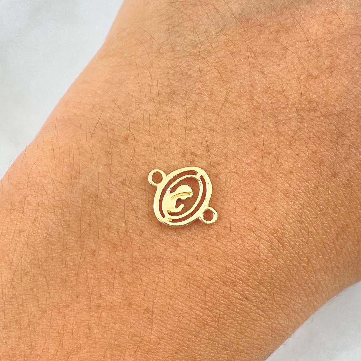 Herraje Virgen María Silueta 0.45gr / 1.2cm / Liso Oro Amarillo 18K