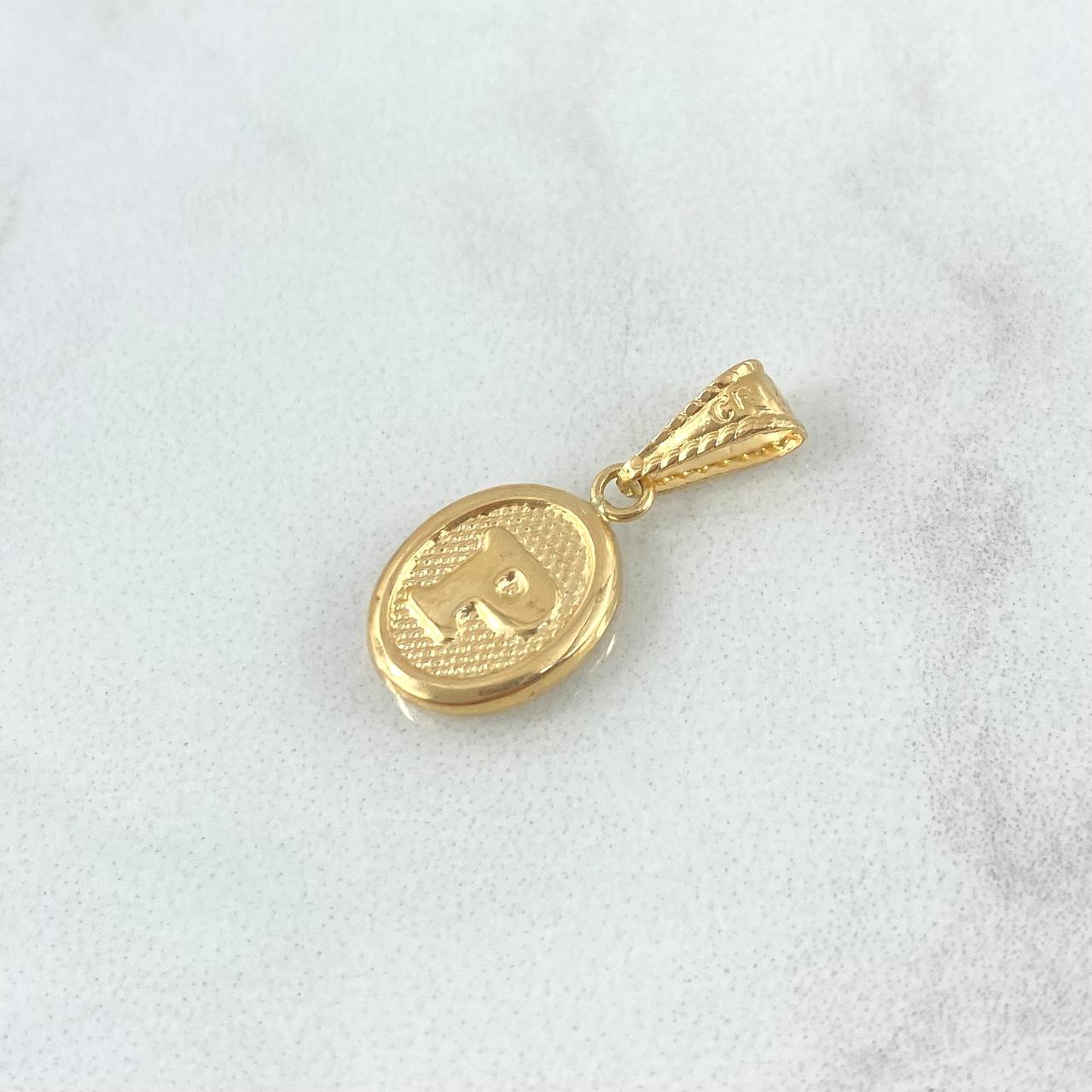 Dije Letra P 0.5gr / 2cm / Ovalada Texturizada Oro Amarillo 18K
