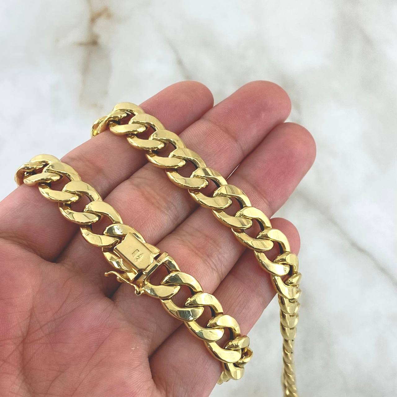 Cadena Cubana 30.2 gr / 60cm / 10mm Broche Cajón Oro Amarillo +2 18K
