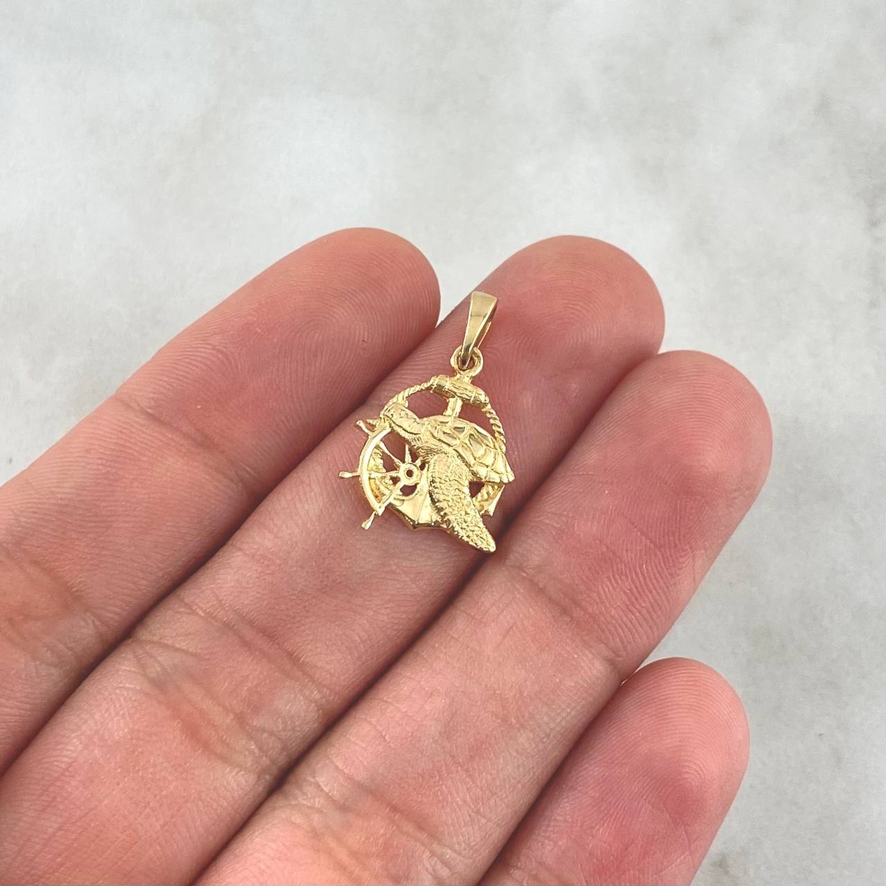 Dije Tortuga Ancla Timon 1.4gr / 1.8cm / Texturizado Oro Amarillo 18K