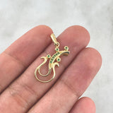 Dije Guitarra Abstracta 1.35gr / 2.6cm / Circones Verdes Oro Amarillo 18K