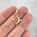 Dije Arco Flecha 1.05gr / 2.5cm / Circones Blancos Oro Amarillo 18K