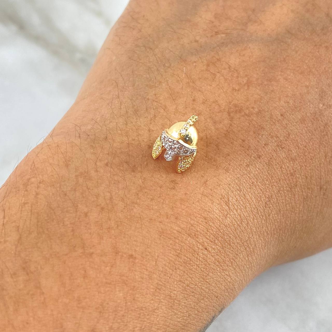 Herraje Casco de Espartano 1.45gr / 1cm / Circones Blancos Dos Oros Amarillo Blanco 18K *