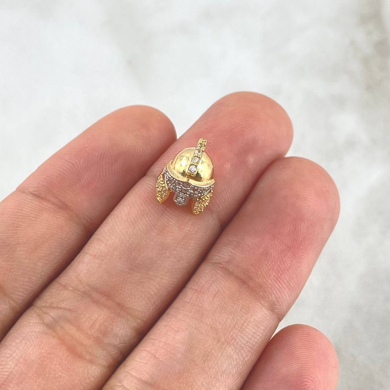 Herraje Casco de Espartano 1.45gr / 1cm / Circones Blancos Dos Oros Amarillo Blanco 18K *