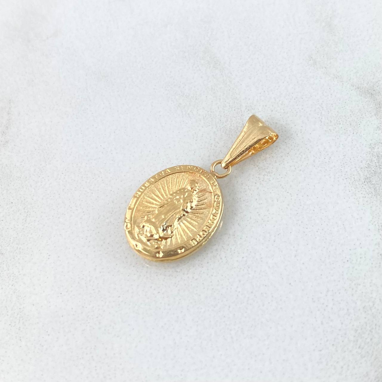 Dije Virgen Guadalupe Ovalada 0.8gr / 2.2mm Troquelada - Cargador Liso Oro Amarillo 18K ©