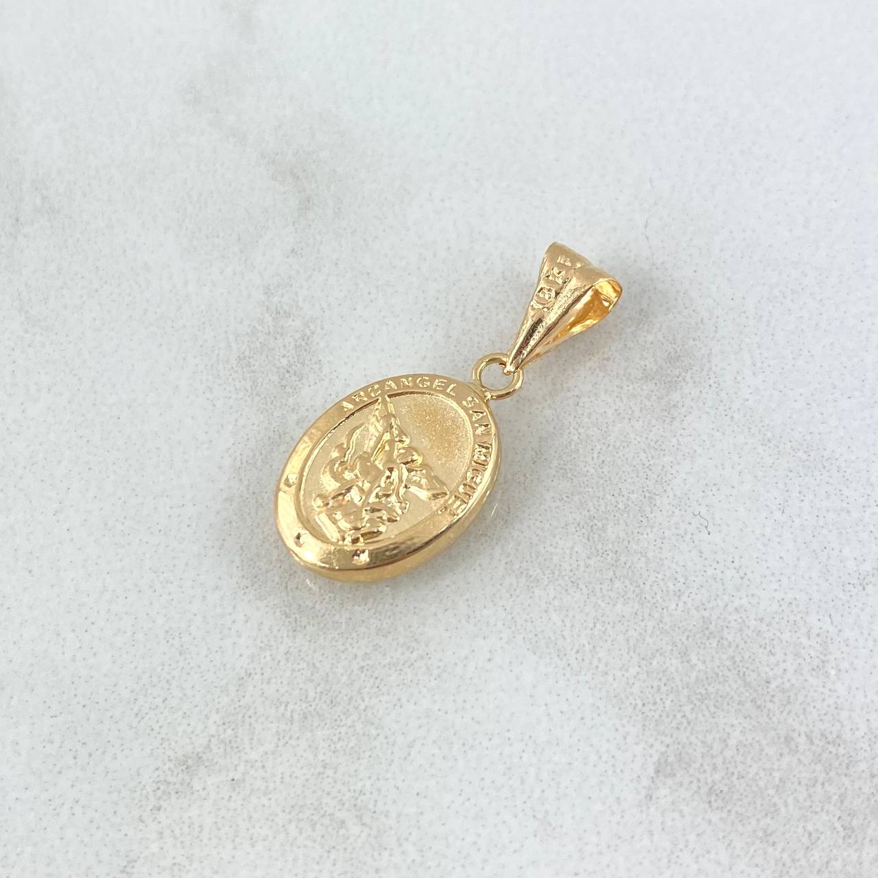 Dije San Miguel Arcangel 0.65gr / 2.1cm / Mate - Liso Oro Amarillo 18K