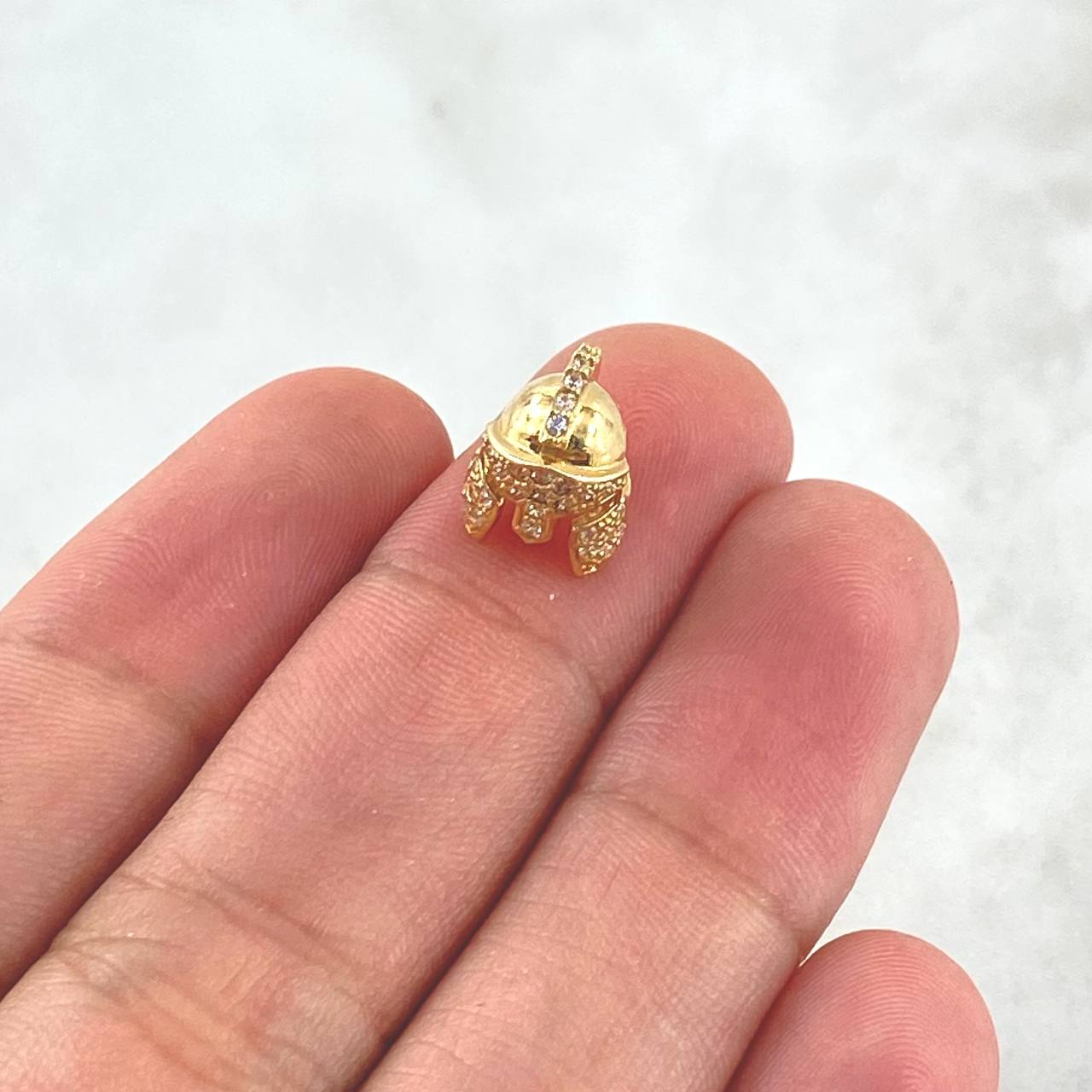Herraje Casco de Espartano 1.5gr / 1cm / Circones Blancos Oro Amarillo 18K